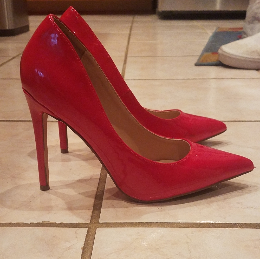 Steve Madden Red Patent Leather Pumps